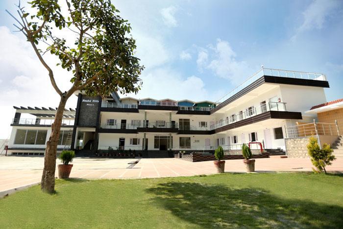 Clement Town Nauka Hills Resort מראה חיצוני תמונה