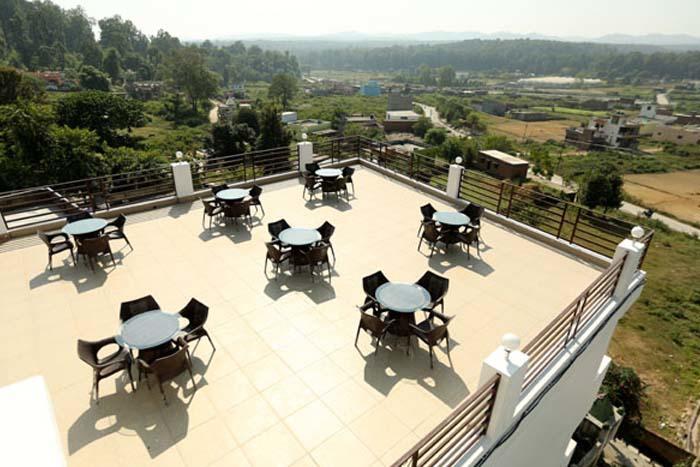 Clement Town Nauka Hills Resort מראה חיצוני תמונה