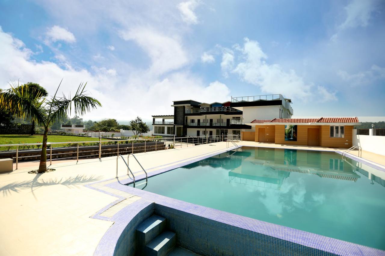 Clement Town Nauka Hills Resort מראה חיצוני תמונה